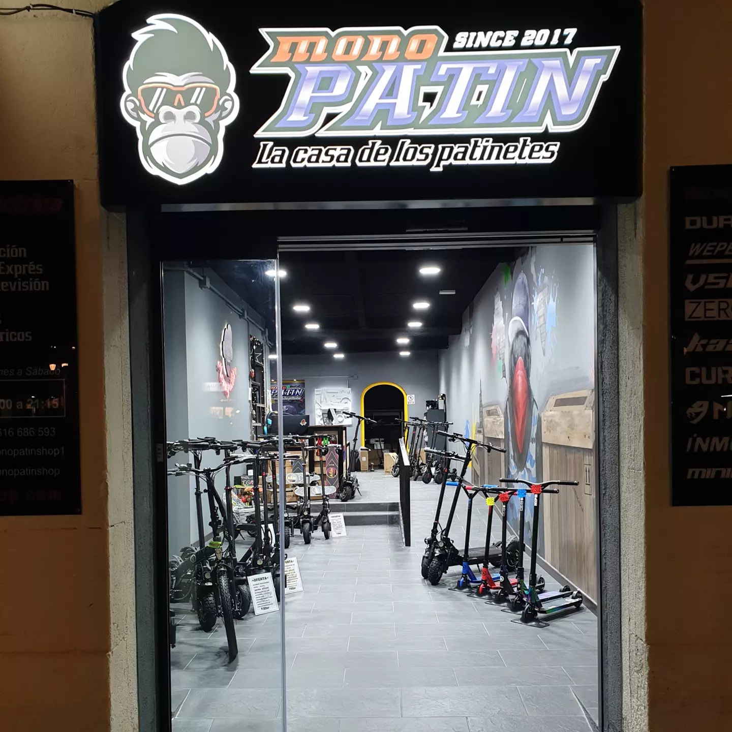 patinetes eléctricos en Tarragona interior tienda Monopatin
